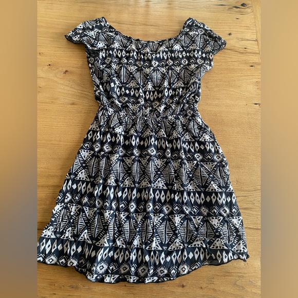 Banana Lemon Black and White Casual Mini Sundress with Flutter Cap Sleeves M Prr - Picture 1 of 6